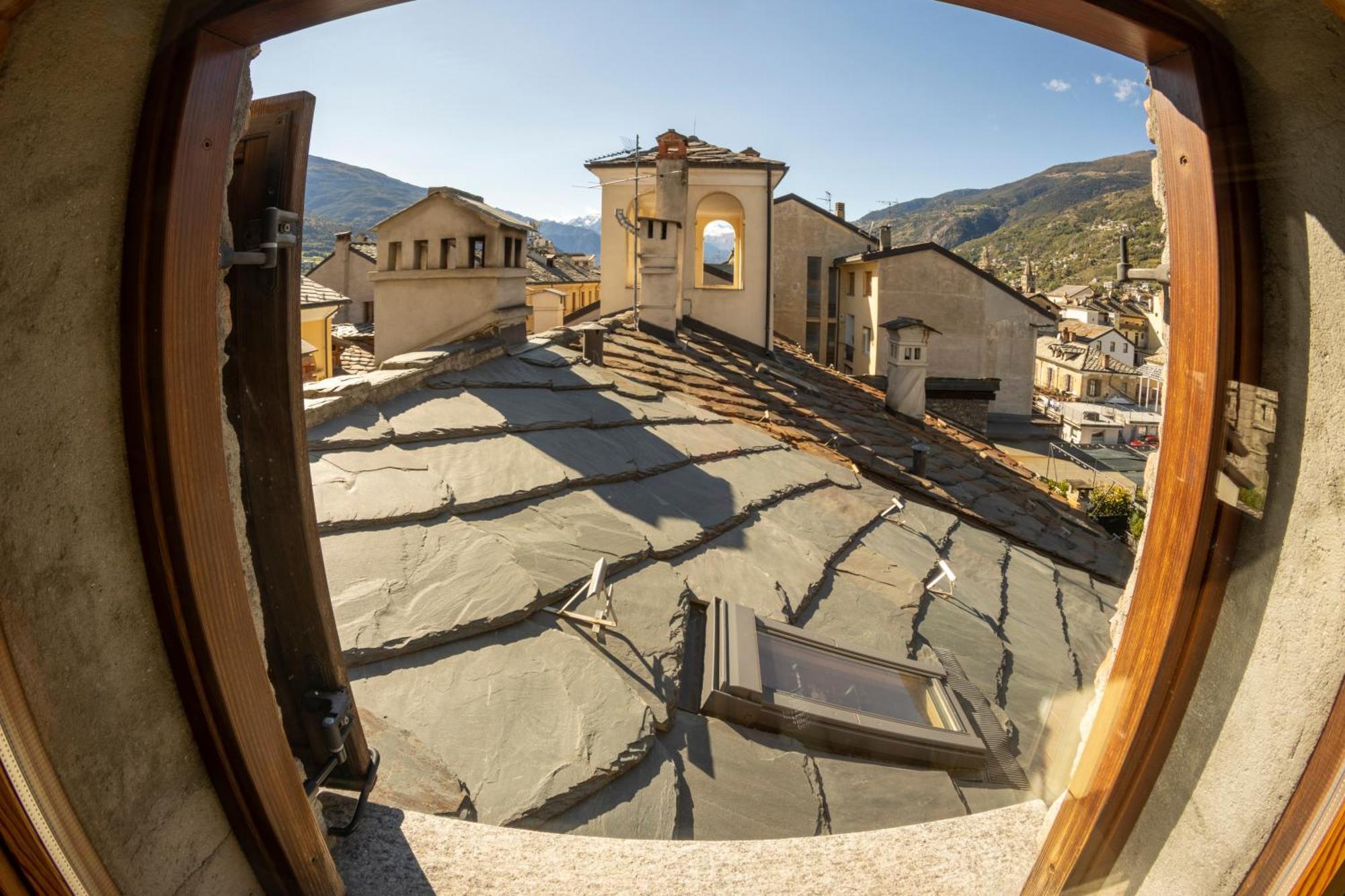 Aosta Con Vista - Appartamento In Centro Exterior foto