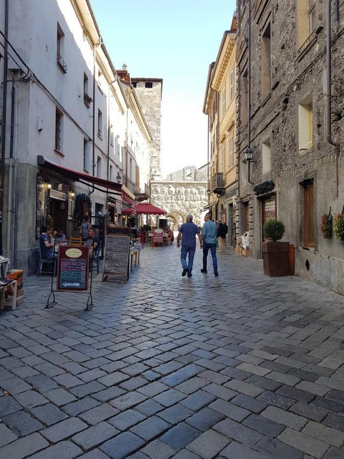 Aosta Con Vista - Appartamento In Centro Exterior foto